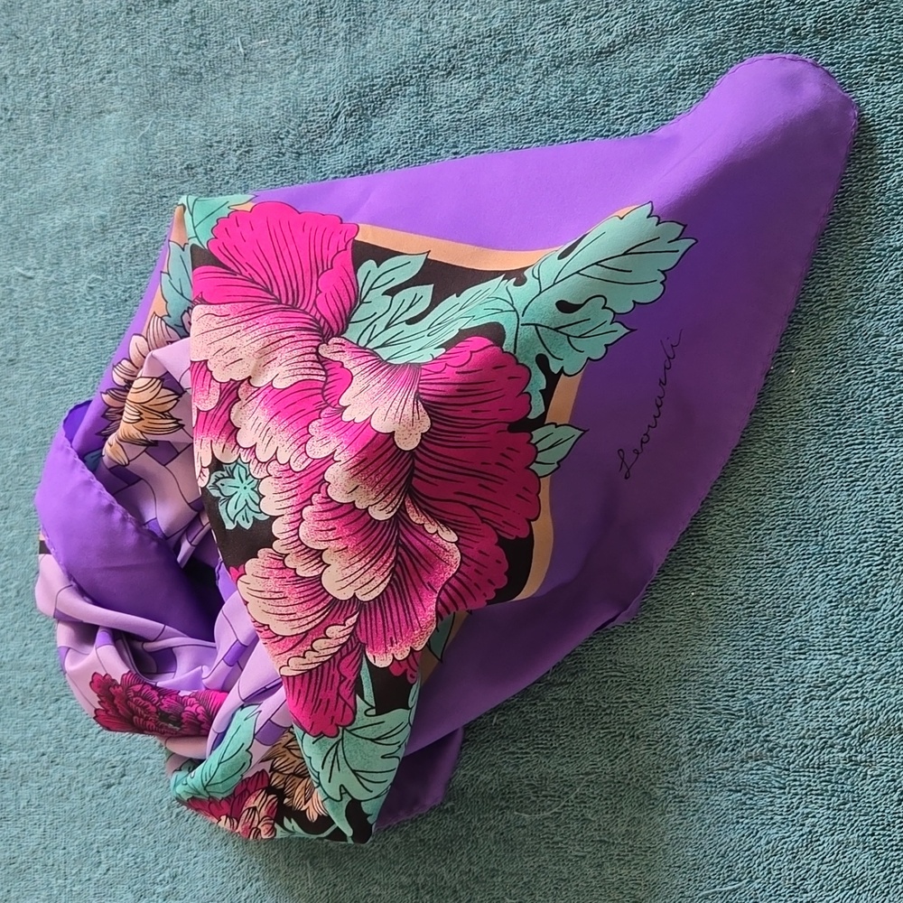 LEONARDI Italian Scarf 30" x 30" Lavender&Rose Vintage. (BIN 008)